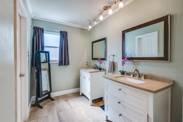 3929 Collinwood Ave, Fort Worth, TX 76107 - bathroom with two vanities and baseboards