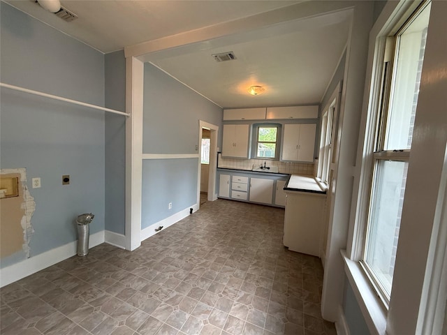 laundry area with washer hookup, laundry area, electric dryer hookup, visible vents, and baseboards