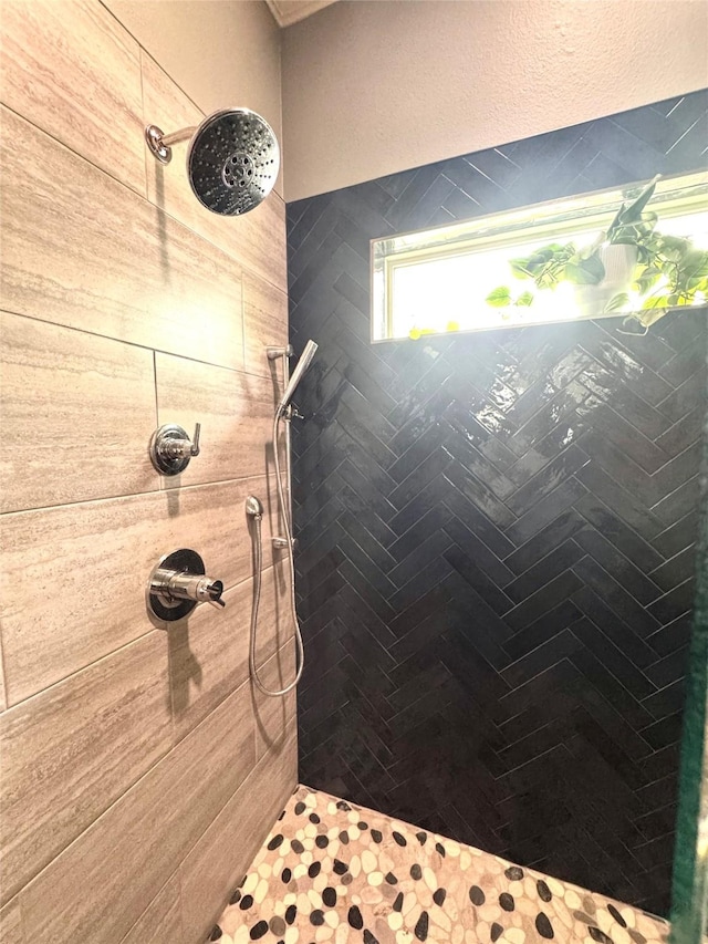 full bathroom featuring tiled shower