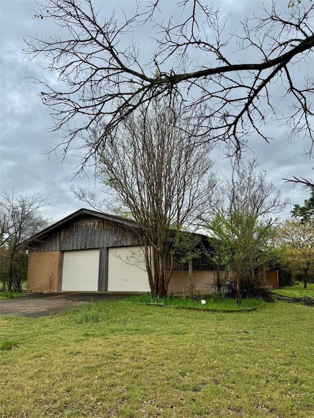 TBA N Oakridge Dr, Hudson Oaks, TX 76087 - view of green lawn featuring a garage and an outbuilding