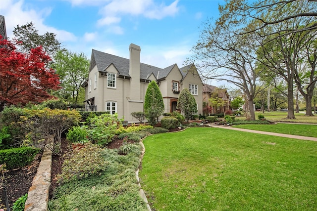 6722 Lakewood Blvd, Dallas, TX 75214 - view of front of house featuring a chimney, a front yard, and stucco siding