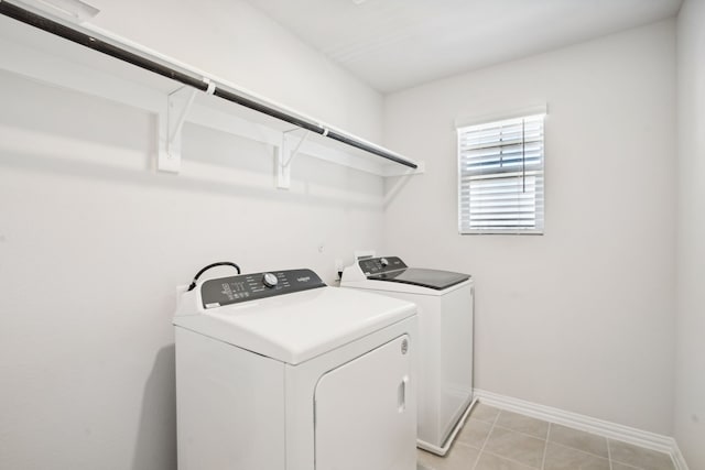 3910 Walmer Way, Princeton, TX 75071 - laundry area featuring independent washer and dryer, baseboards, and light tile patterned floors
