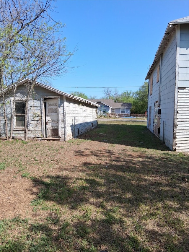 208 E 4th St, Coleman, TX 76834 - view of yard