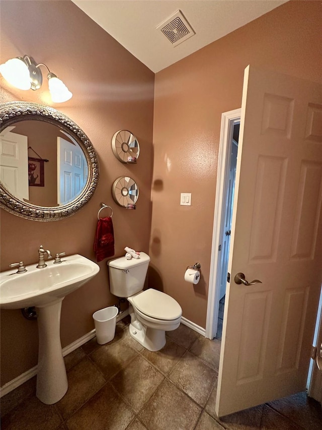 2610 Jakes Ct, Midlothian, TX 76065 - bathroom with baseboards, toilet, and a sink