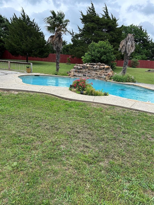 2610 Jakes Ct, Midlothian, TX 76065 - view of swimming pool