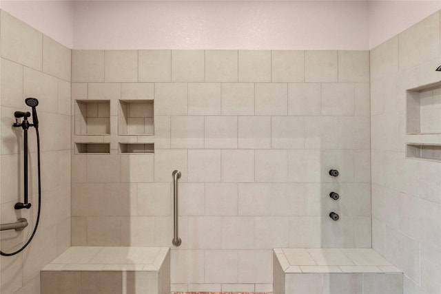 bathroom featuring a tile shower