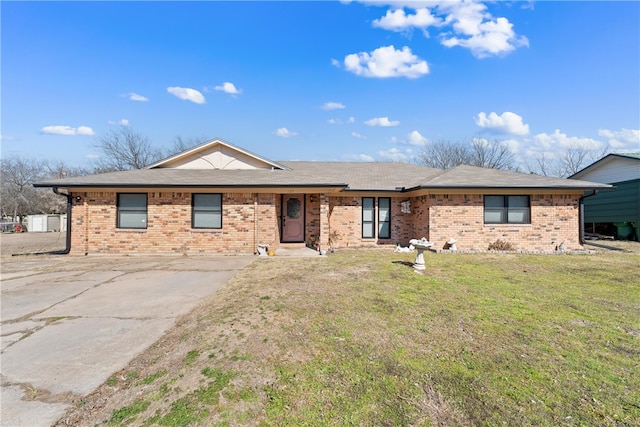 105 Kay Dr, Robinson, TX 76706 - ranch-style home with brick siding, driveway, and a front lawn
