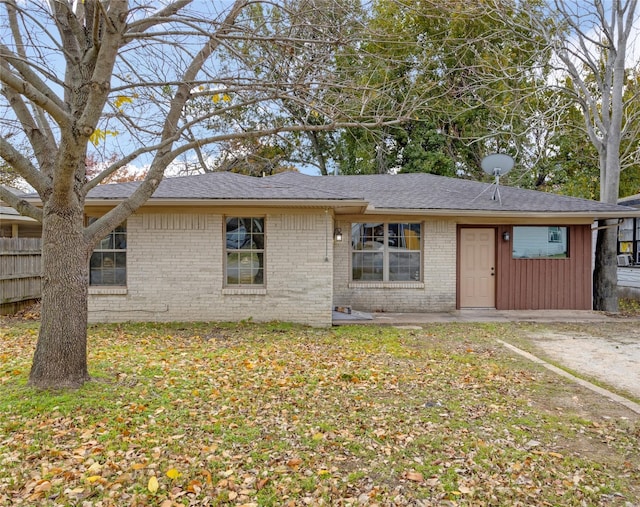 736 W Bullock Dr, Denison, TX 75020 - view of front of property featuring brick siding
