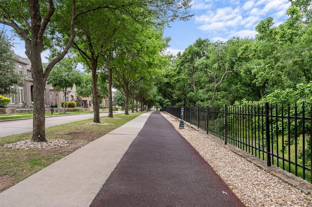 7501 Kickapoo Dr, Mckinney, TX 75070 - surrounding community featuring fence