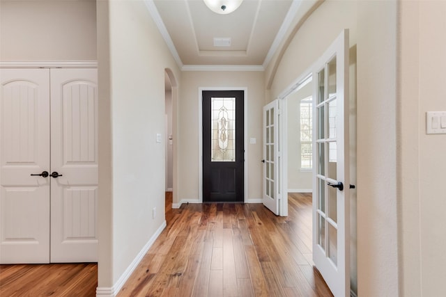 9836 Arctic Dr, Frisco, TX 75035 - entryway with light wood-type flooring, baseboards, ornamental molding, and arched walkways