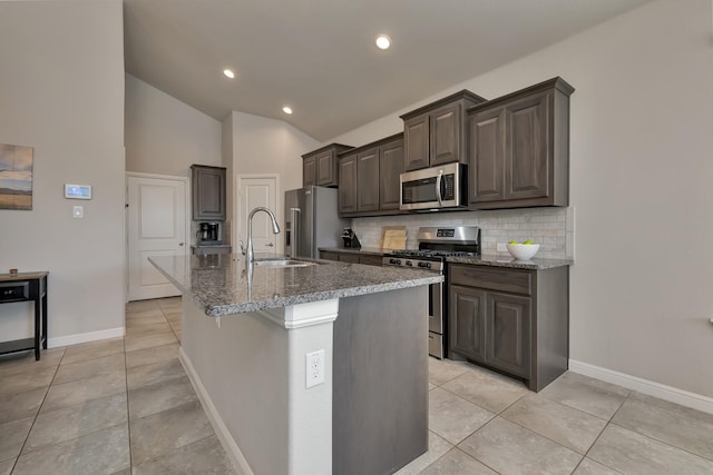 560 Camber St, Saginaw, TX 76131 - kitchen with tasteful backsplash, appliances with stainless steel finishes, an island with sink, lofted ceiling, and a sink