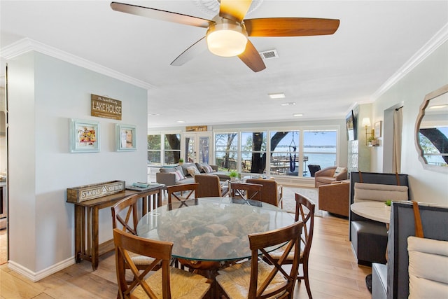 106 Gawayne Dr, Mabank, TX 75156 - dining area with crown molding, baseboards, light wood-style floors, visible vents, and ceiling fan