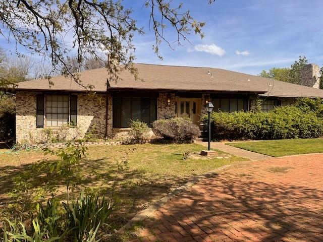 2508 Rolling Ln, Southlake, TX 76092 - ranch-style house with a front lawn