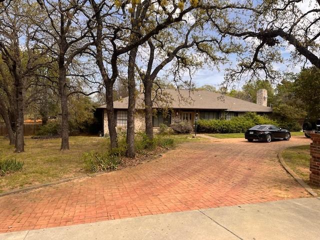 2508 Rolling Ln, Southlake, TX 76092 - single story home featuring driveway