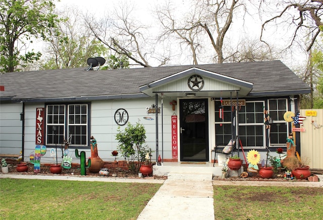 1090 N Race St, Stephenville, TX 76401 - view of front of property with a front lawn and roof with shingles