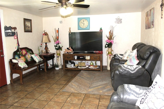 1090 N Race St, Stephenville, TX 76401 - tiled living area with a ceiling fan