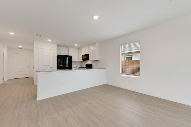 kitchen featuring visible vents, black appliances, recessed lighting, and light wood finished floors