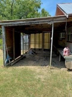 view of outdoor structure featuring an outdoor structure