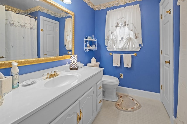 full bathroom featuring baseboards, a shower with curtain, toilet, vanity, and tile patterned flooring