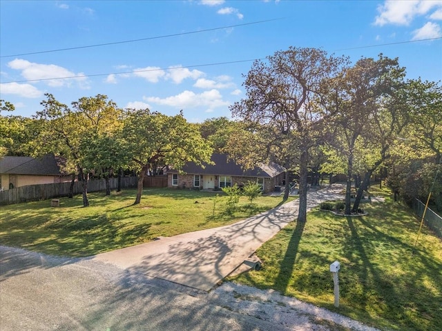 120 Southwinds Dr, Weatherford, TX 76087 - view of front of property featuring a front yard and fence