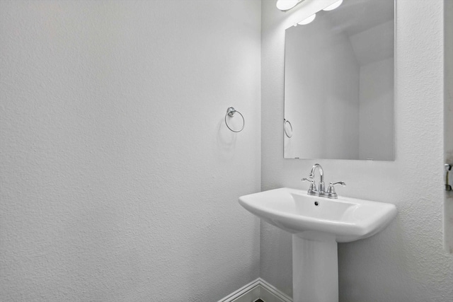 bathroom featuring a sink