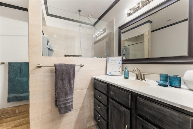 4520 Hiland Dr, Beverly Hills, TX 76711 - full bath featuring a shower with curtain and vanity