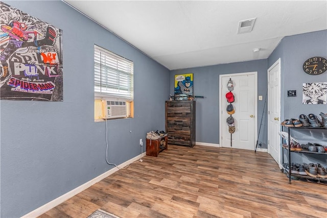 4520 Hiland Dr, Beverly Hills, TX 76711 - interior space with cooling unit, baseboards, visible vents, and wood finished floors