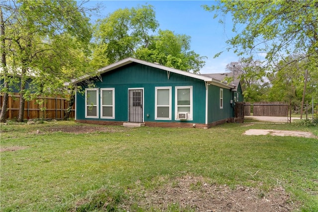 4520 Hiland Dr, Beverly Hills, TX 76711 - exterior space featuring cooling unit, fence, and a front lawn