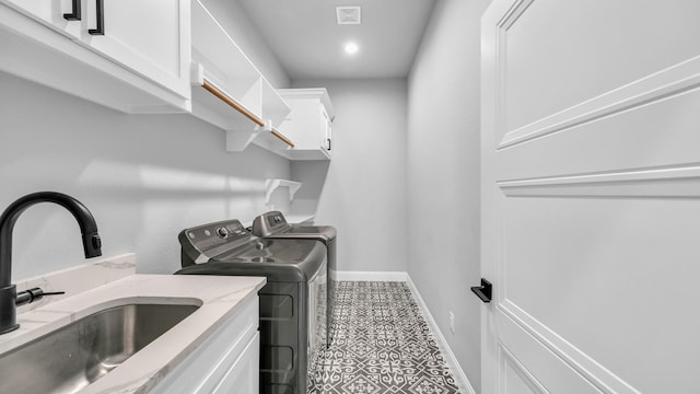 900 Taylor Br, Springtown, TX 76082 - laundry area with a sink, cabinet space, visible vents, baseboards, and independent washer and dryer