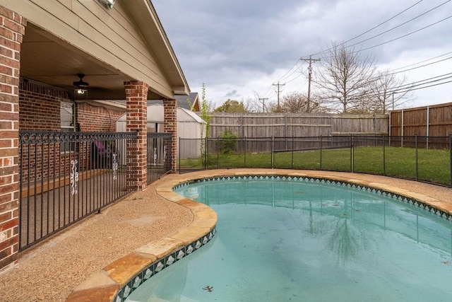 213 Skylark St, Mesquite, TX 75149 - view of swimming pool featuring a fenced backyard