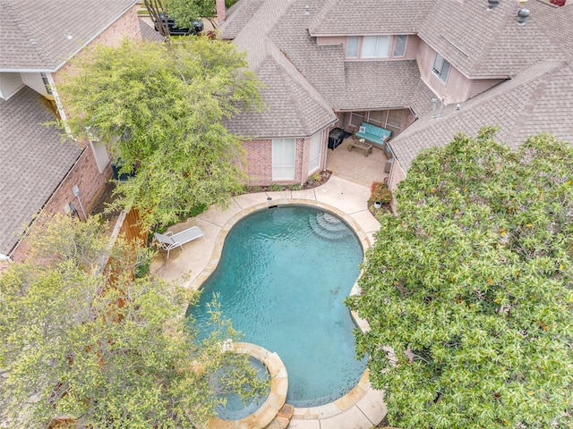 5709 Ridgehaven, Plano, TX 75093 - view of swimming pool featuring a patio area, a pool with connected hot tub, and a fenced backyard