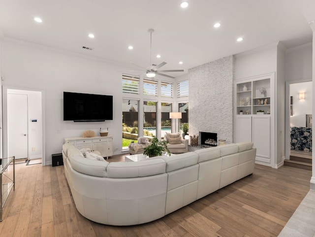 living area with crown molding, recessed lighting, ceiling fan, and visible vents