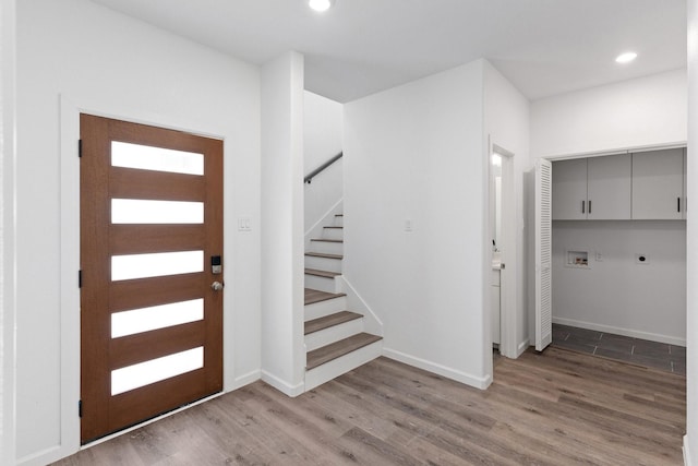 403 Tealridge Ct, Desoto, TX 75115 - foyer featuring stairs, wood finished floors, recessed lighting, and baseboards