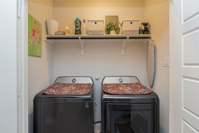 4908 Deavers Ln, Fort Worth, TX 76114 - laundry area featuring washer and clothes dryer