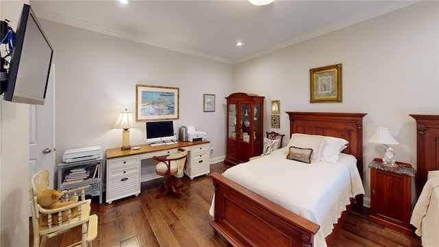 133 Creek Rdg, Waco, TX 76708 - bedroom featuring crown molding, dark wood-style flooring, recessed lighting, a desk, and baseboards