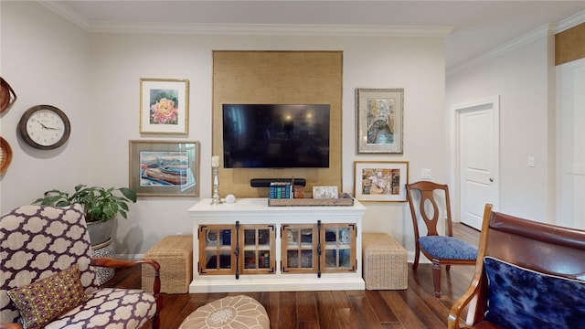 133 Creek Rdg, Waco, TX 76708 - living area featuring wood finished floors, ornamental molding, and baseboards