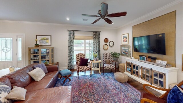 133 Creek Rdg, Waco, TX 76708 - living area featuring crown molding, wood finished floors, ceiling fan, and recessed lighting