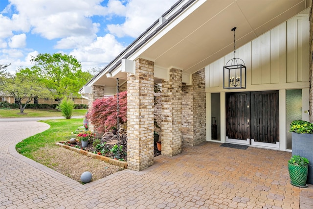 6624 Glenhurst Dr, Dallas, TX 75254 - doorway to property with brick siding