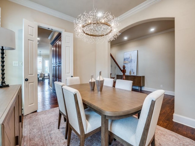 dining area featuring recessed lighting, ornamental molding, light wood-style floors, baseboards, and a chandelier