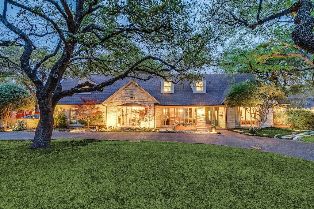 4535 Mendenhall Dr, Dallas, TX 75244 - view of front of property featuring a porch, stone siding, and a front lawn