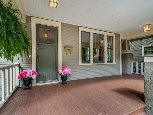 property entrance featuring a porch