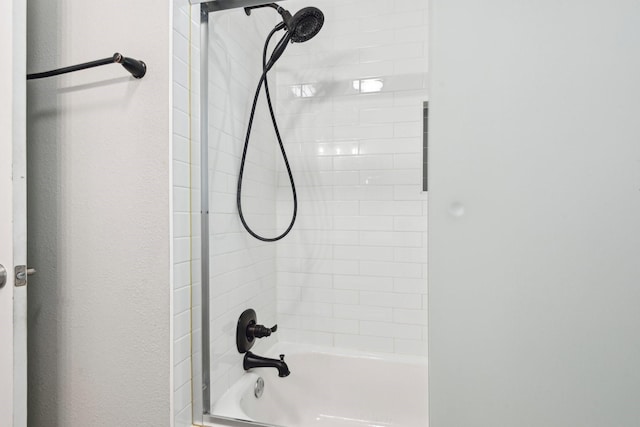 detailed view of shower / bath combination