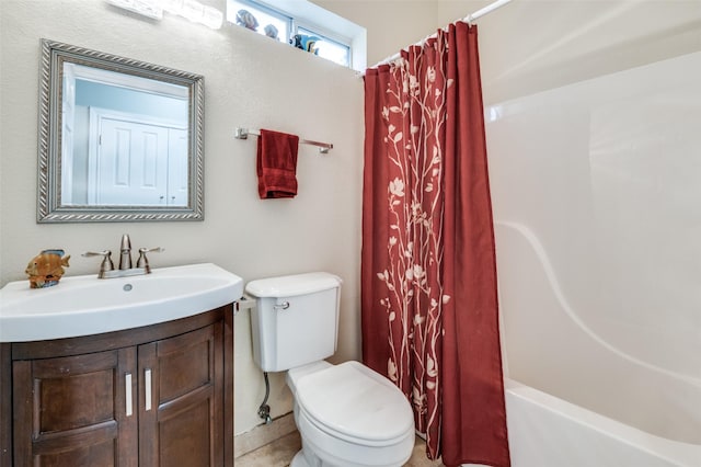 1207 Stafford St, Dallas, TX 75208 - full bath featuring toilet, vanity, and shower / tub combo with curtain