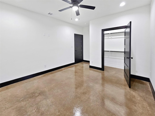 empty room featuring concrete floors, visible vents, baseboards, and ceiling fan