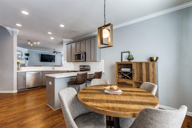 dining area with ornamental molding, ceiling fan, baseboards, dark wood-style flooring, and recessed lighting
