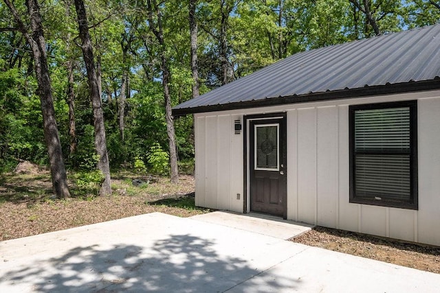 view of outbuilding