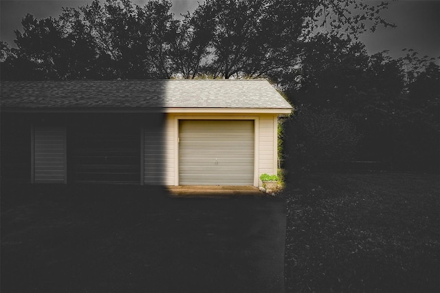 view of detached garage