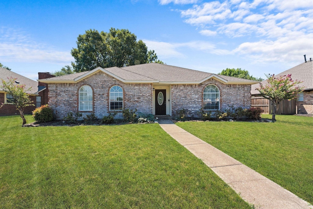 3306 Suzanne Dr, Rowlett, TX 75088 - ranch-style home with brick siding