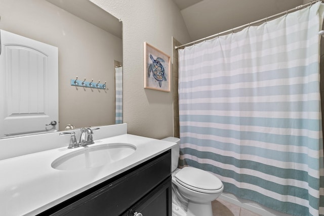 full bathroom featuring toilet, tile patterned floors, a shower with shower curtain, and vanity