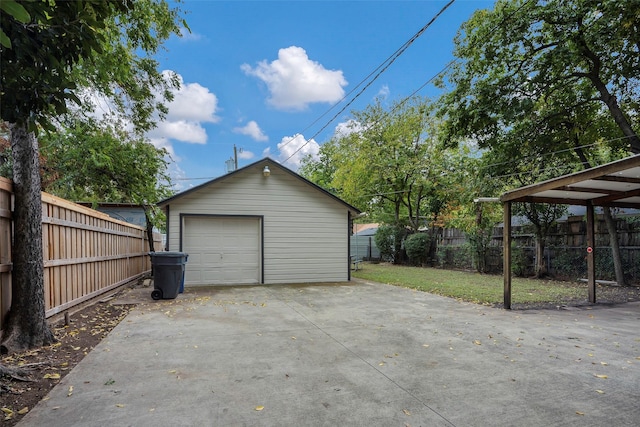 1112 Berkley Ave, Dallas, TX 75224 - detached garage featuring concrete driveway and fence